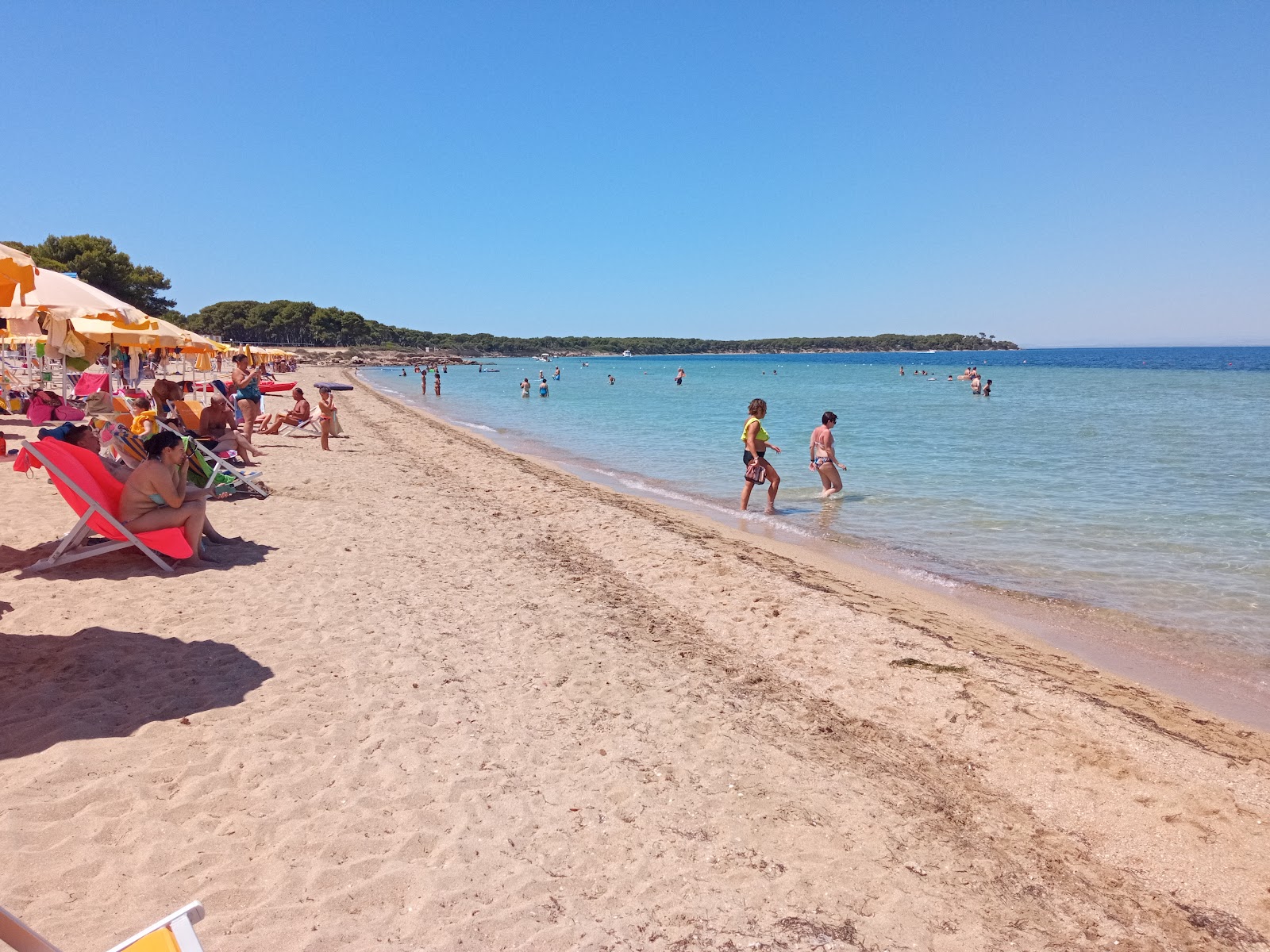 Foto von Lo Scanno Beach mit beiger sand Oberfläche