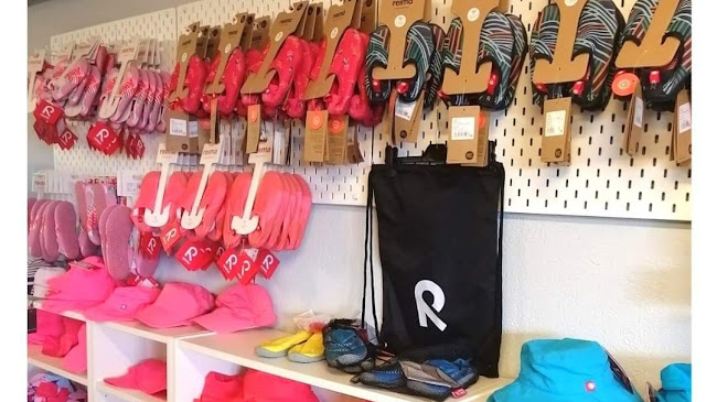 Rezensionen über Kinder Secondhand Shop Pinocchio in Freienbach - Kinderbekleidungsgeschäft