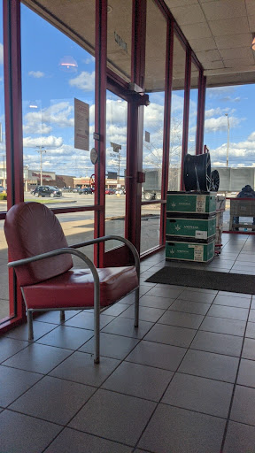 Tire Shop «Discount Tire Store - Crestwood, IL», reviews and photos, 13550 S Cicero Ave, Crestwood, IL 60445, USA