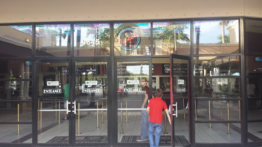 Movie Theater «Regal Cinemas Magnolia Place 16», reviews and photos, 9645 Westview Dr, Coral Springs, FL 33076, USA