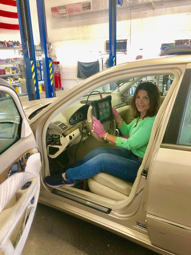 Auto Repair Shop «Auto Center - MERCEDES & BMW Repair Specialists», reviews and photos, 3065 W 80th St, Hialeah, FL 33018, USA