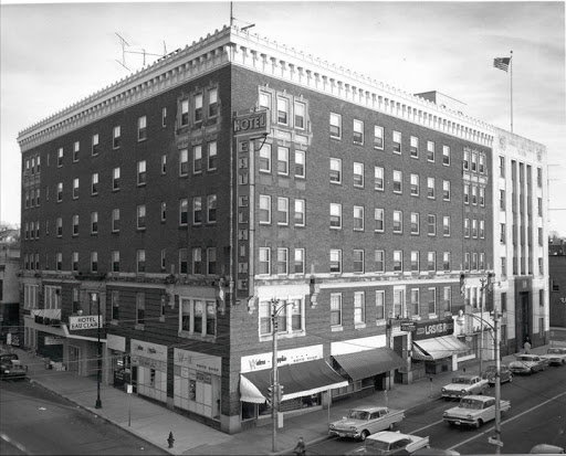 Jewelry Store «Lasker Jewelers Eau Claire, WI», reviews and photos, 3705 S Oakwood Mall Dr, Eau Claire, WI 54701, USA