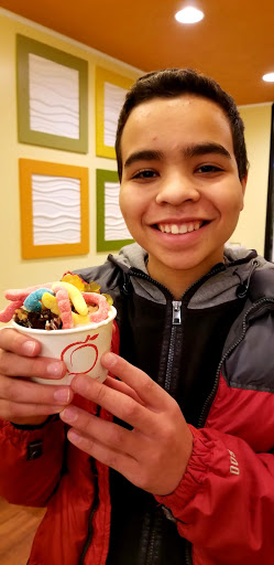 Frozen Yogurt Shop «Peachwave Frozen Yogurt & Gelato», reviews and photos, 6 W 8th St, Holland, MI 49423, USA