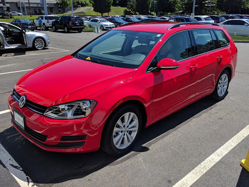 Used Car Dealer «Weeks Pre-Owned Center», reviews and photos, 94 Mill Plain Rd, Danbury, CT 06811, USA