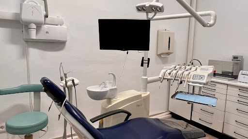 CLINICA DENTAL ES CASTELL en Es Castell, Baleares