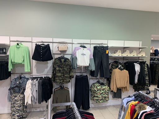 Clothing Store «H&M», reviews and photos, 701 Lynnhaven Pkwy # 1212, Virginia Beach, VA 23452, USA