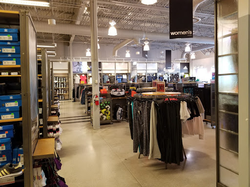 Shopping Mall «Queenstown Premium Outlets», reviews and photos, 441 Outlet Center Dr, Queenstown, MD 21658, USA