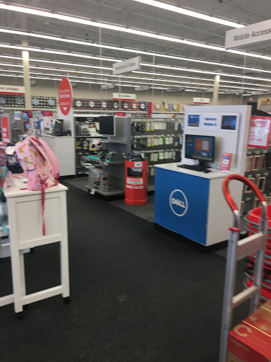 Office Supply Store «Staples», reviews and photos, 220 Fortune Blvd, Milford, MA 01757, USA
