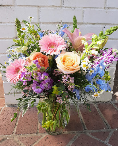 Florist «K & M Floral & Interior Plant Designs», reviews and photos, 537 Main St, Woodland, CA 95695, USA