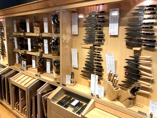 Kitchen Supply Store «Williams-Sonoma», reviews and photos, 3320 W Friendly Ave #108, Greensboro, NC 27410, USA