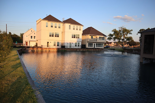 Park and Lake Villas