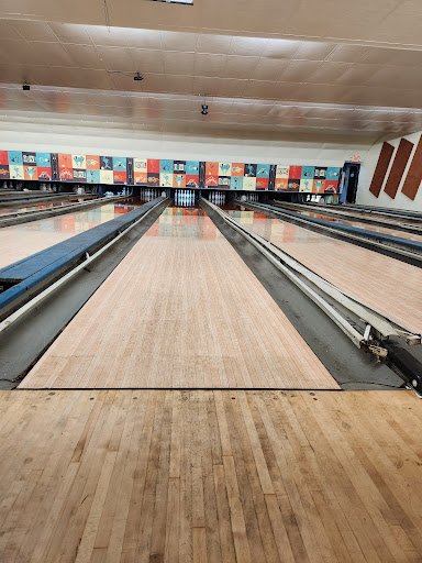 Bowling Alley «Holiday Bowling Center & Sports Bar», reviews and photos, 106 E Pembroke Rd, Hallandale Beach, FL 33009, USA