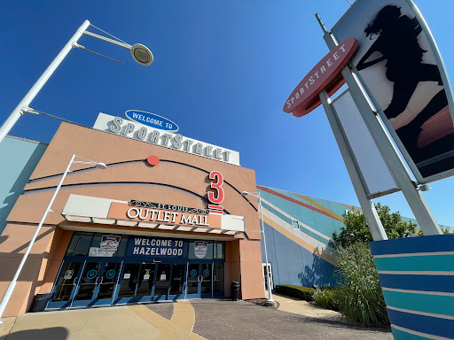 Outlet Mall «St. Louis Outlet Mall», reviews and photos, 5555 St.Louis Mills Blvd, Hazelwood, MO 63042, USA