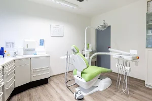 Zahnarztpraxis Antoine van den Eijnden image