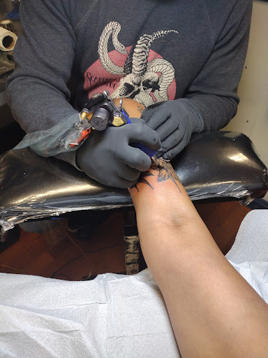 Tattoo Shop «Gold Coast Tattoo Studio», reviews and photos, 639 Lighthouse Ave, Monterey, CA 93940, USA