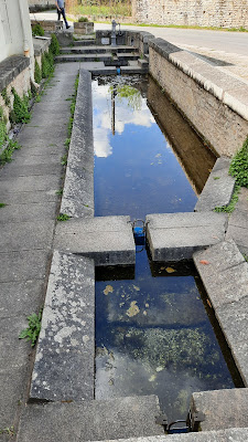 Lavoir de la grande fontaine à Saint-Georges-de-Rex