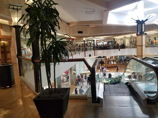 Computer Store «Apple Northbrook», reviews and photos, 1310 Northbrook Ct, Northbrook, IL 60062, USA