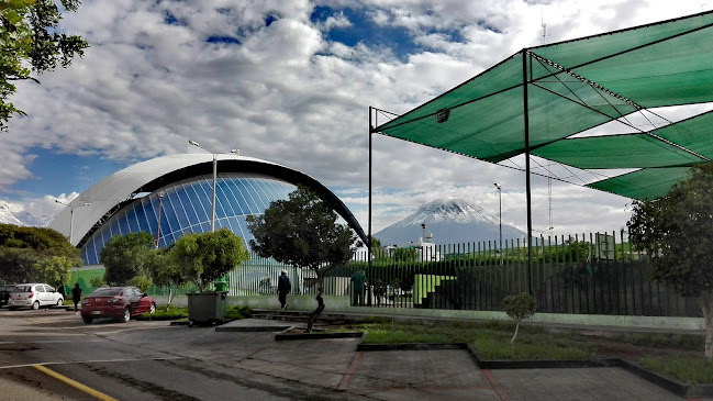 Palacio Del Deporte - José Luis Bustamante y Rivero