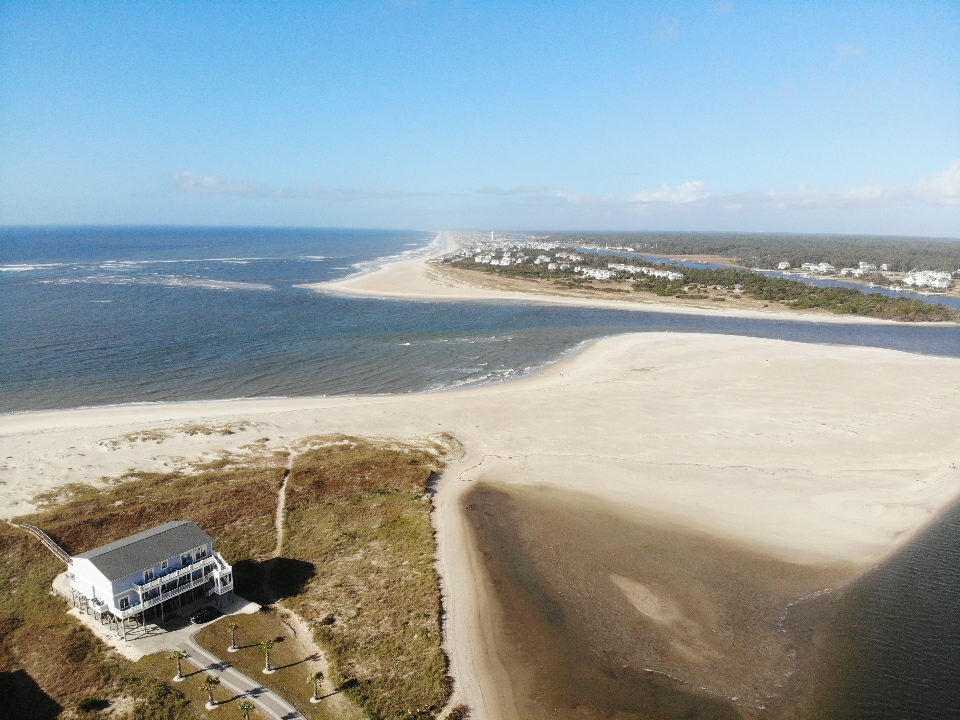 Foto de The Point beach con recta y larga