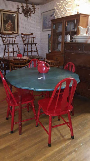 Antique Furniture Store «Useful Things Antiques & Collectibles Store», reviews and photos, 11 Crenshaw Ln, Coxs Creek, KY 40013, USA