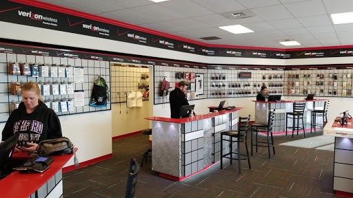 Cell Phone Store «Verizon Wireless - Cellular Plus», reviews and photos, 98 N Minor Rd, Kelso, WA 98626, USA