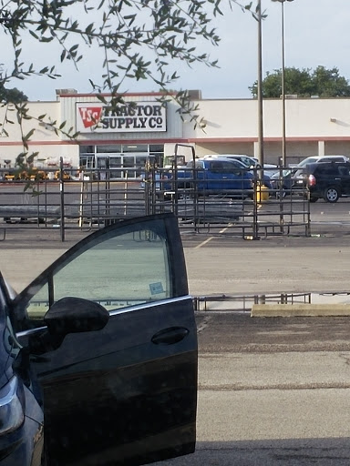 Home Improvement Store «Tractor Supply Co.», reviews and photos, 200 Garrett Morris Pkwy, Mineral Wells, TX 76067, USA