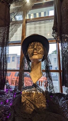 Vintage Clothing Store «10 ft Single by Stella Dallas», reviews and photos, 285 N 6th St, Brooklyn, NY 11211, USA