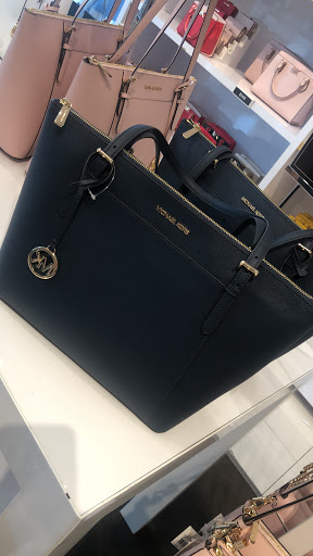 Fashion Accessories Store «Michael Kors», reviews and photos, 1650 Premium Outlet Blvd #1800, Aurora, IL 60502, USA