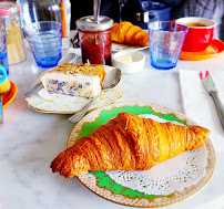 Croissant du Restaurant servant le petit-déjeuner The Hardware Société à Paris - n°12