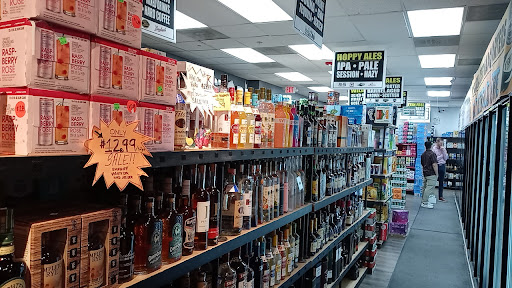 Liquor Store «The Craft Beer Store Libertyville», reviews and photos, 107 W Church St, Libertyville, IL 60048, USA