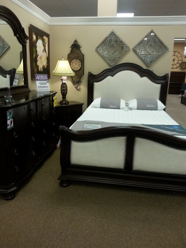 Furniture Store «Raymour & Flanigan Furniture and Mattress Store», reviews and photos, 440 NJ-440, Jersey City, NJ 07305, USA