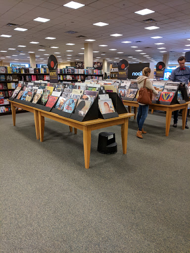 Book Store «Barnes & Noble», reviews and photos, 6501 Grape Rd #1200, Mishawaka, IN 46545, USA