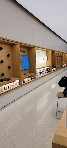 Computer Store «Apple Orland Square Mall», reviews and photos, 428 Orland Square Dr, Orland Park, IL 60462, USA