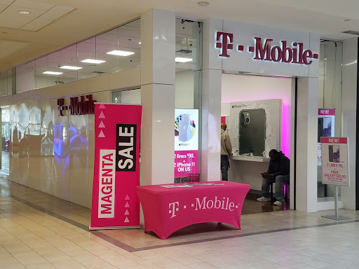 Cell Phone Store «T-Mobile», reviews and photos, 112 Eisenhower Pkwy #1037, Livingston, NJ 07039, USA