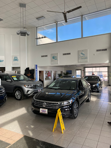 Volkswagen Dealer «Larry Roesch Volkswagen», reviews and photos, 313 W Grand Ave, Bensenville, IL 60106, USA