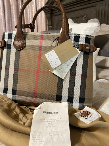 Clothing Store «Burberry Outlet», reviews and photos, 1 Outlet Blvd, Wrentham, MA 02093, USA