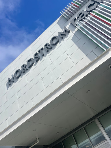 Department Store «Nordstrom Rack East Bay Bridge Shopping Center», reviews and photos, 3839 Emery St, Emeryville, CA 94608, USA