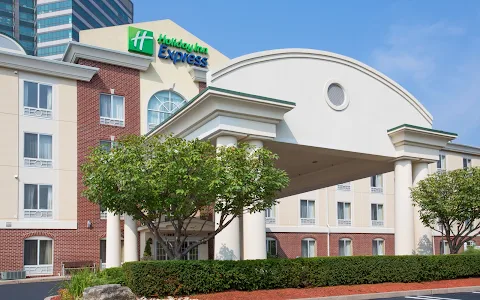 Holiday Inn Express & Suites Tower Center New Brunswick, an IHG Hotel image