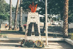 Monument to the Fallen Neveh Monosson image