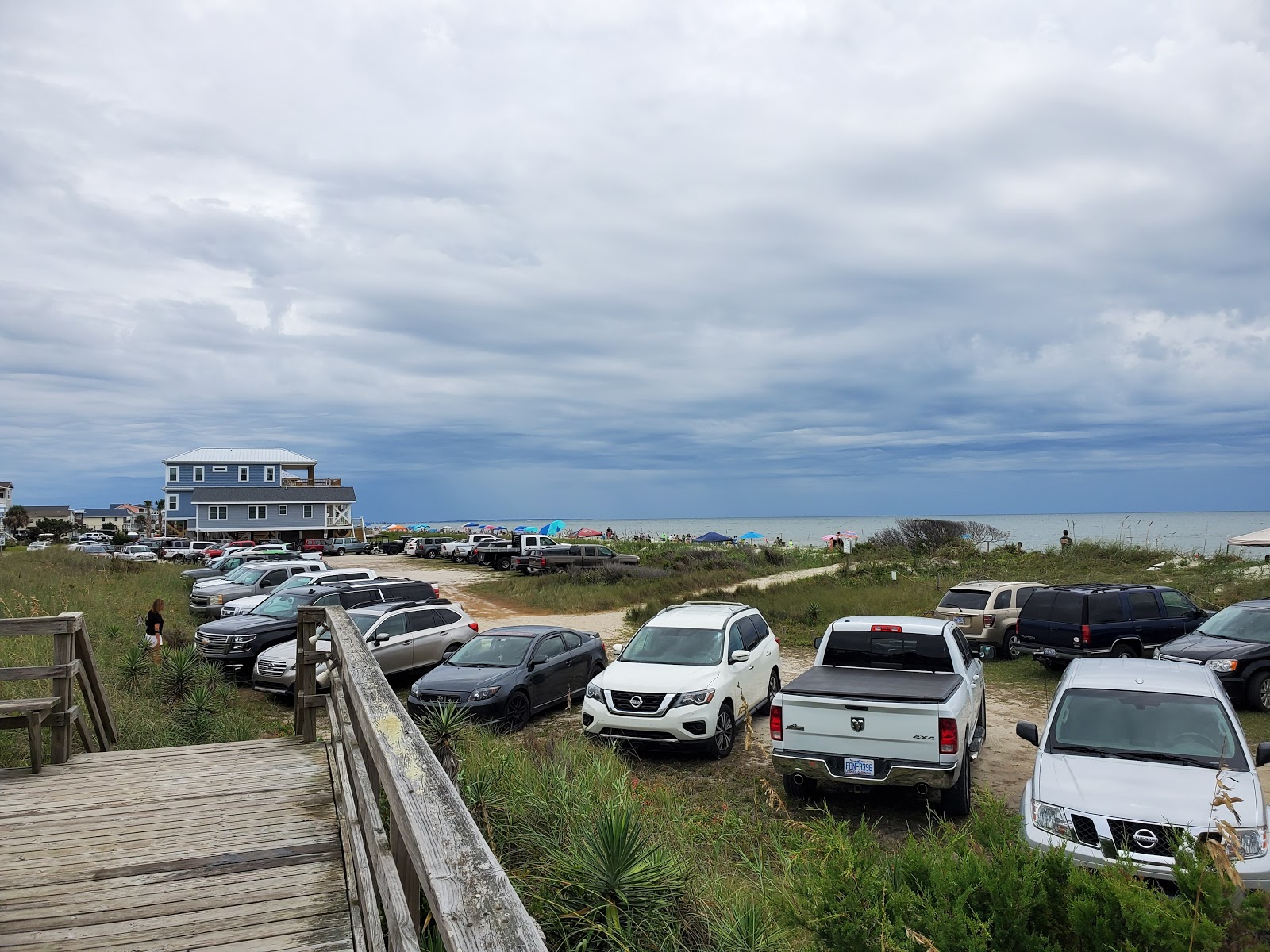 Zdjęcie Long beach - popularne miejsce wśród znawców relaksu