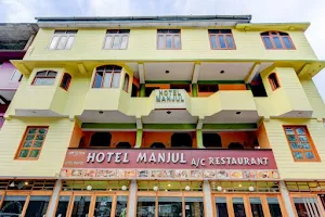 OYO 69457 Hotel Manjul & Ac Restaurant image