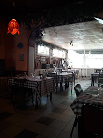 Atmosphère du Restaurant La Petite Belgique à Chéreng - n°12