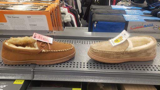 Sporting Goods Store «Big 5 Sporting Goods - Grants Pass», reviews and photos, 310 NE Agness Ave, Grants Pass, OR 97526, USA