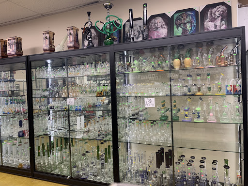 Convenience Store «Cypress Mini Mart/Smoke & Vape Shop», reviews and photos, 20925 Cypress Way, Lynnwood, WA 98036, USA