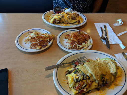 Shopping Mall «New Horizons Shopping Mall», reviews and photos, 961 E 174th St, Bronx, NY 10460, USA