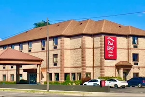 Red Roof Inn & Suites Detroit - Melvindale/Dearborn image