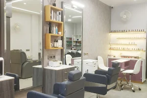 𝗦𝘂𝗻𝗶𝘁𝗮 𝗟𝗲 𝗕𝗲𝗮𝘂𝘁𝗲 - Hair Salon/Nail Art/Bridal/Permanent Makeup/Microblading and Eyelash Extension/Beauty Salon in Faridkot image