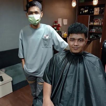 Fals barbershop