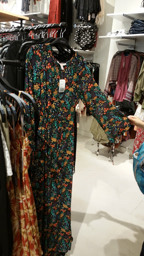 Clothing Store «Forever 21», reviews and photos, 313 Burr Ln, Lake Grove, NY 11755, USA