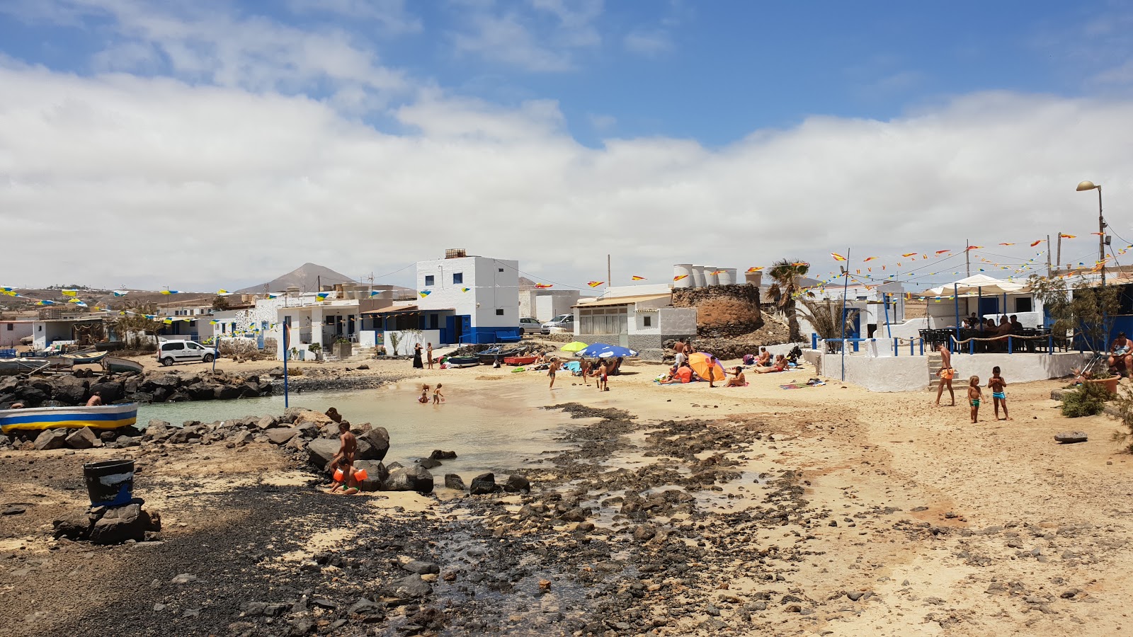 Photo de Playa del Jablito avec l'eau bleu-vert de surface